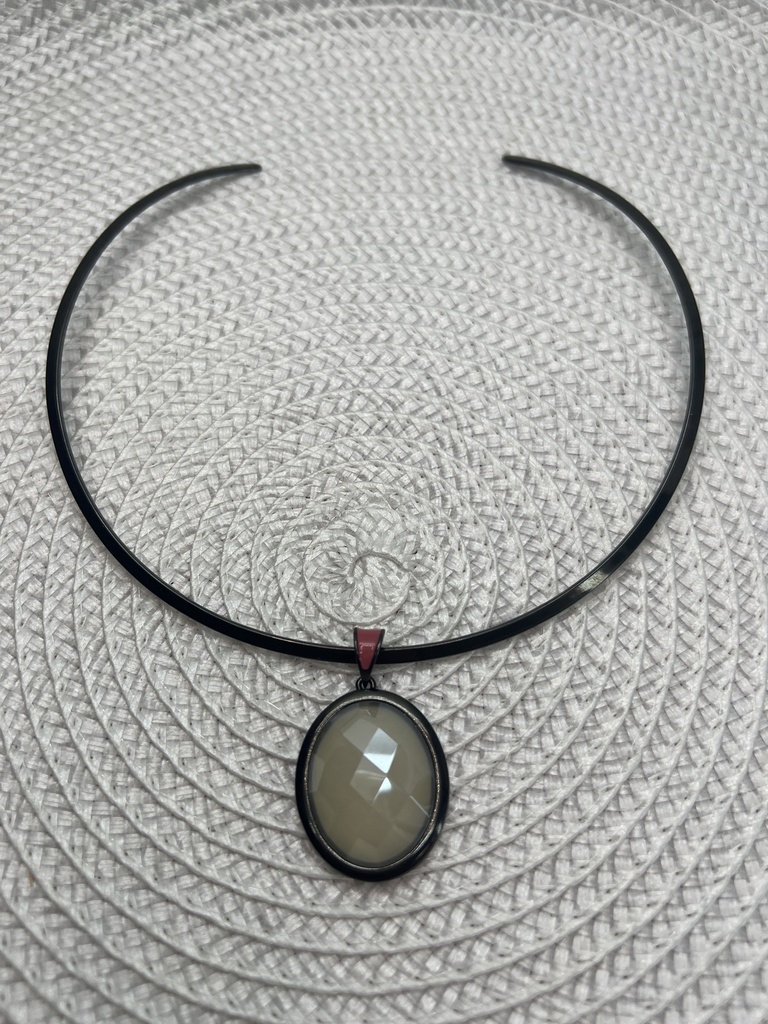 Collar de acero